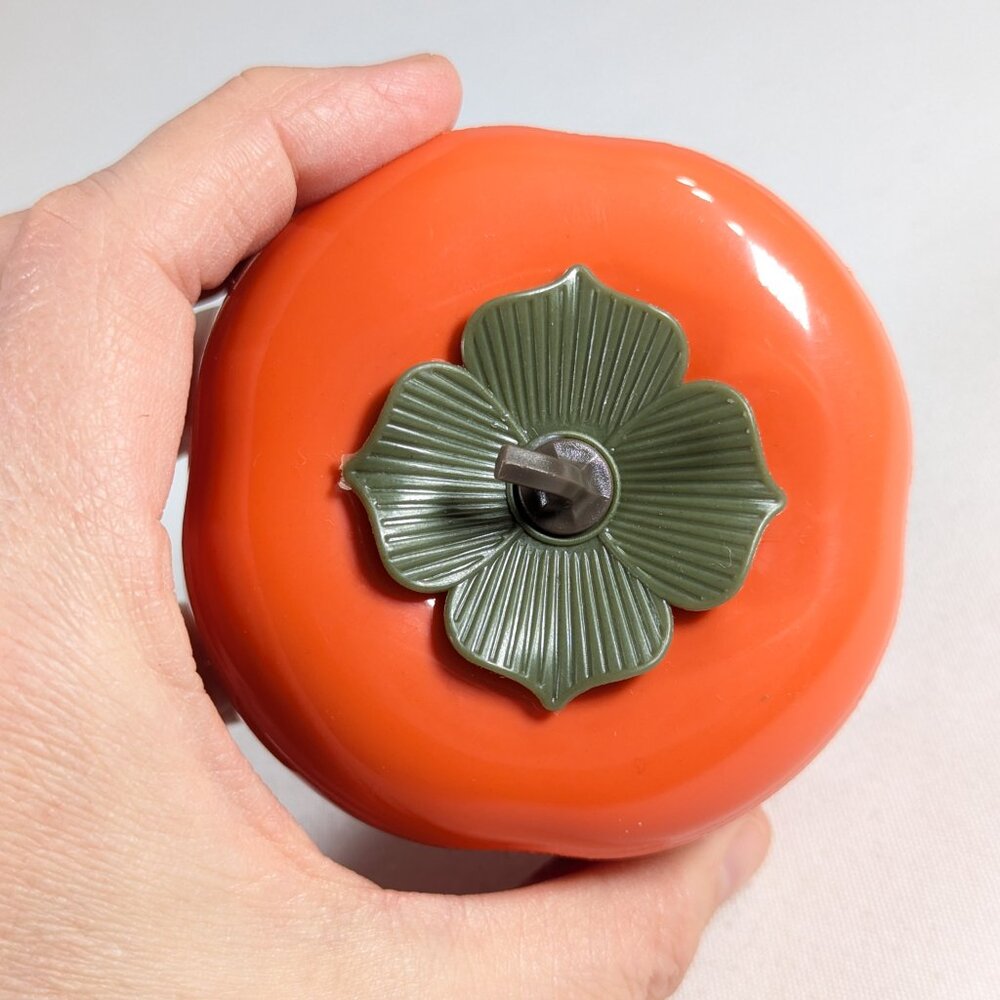 Plastic persimmon condiment dish, lidded plastic container made in Japan - Picture 4 of 6